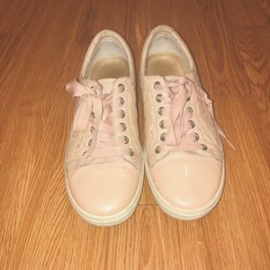 Light pink ecco shoes